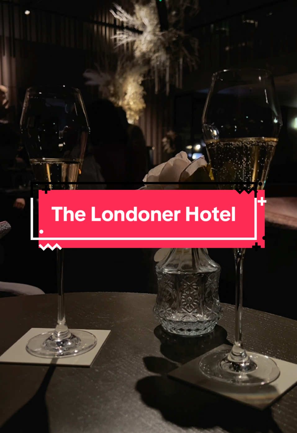 The Stage Bar in the Londoner Hotel #bestbarsinlondon #luxurybars #bars #bestbarsinlondon #hiddengems 