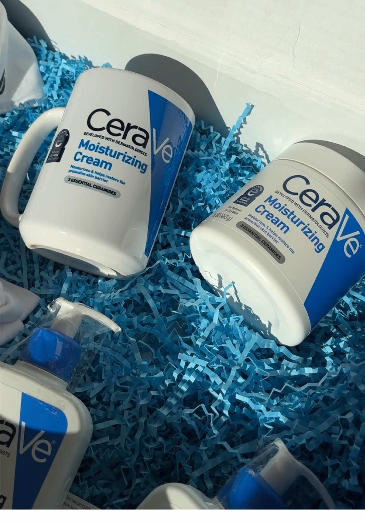 @CeraVe Unboxing 🩵🤍 So excited I got to be apart of this campaign! Thank you! ✨ #giftedbycerave 