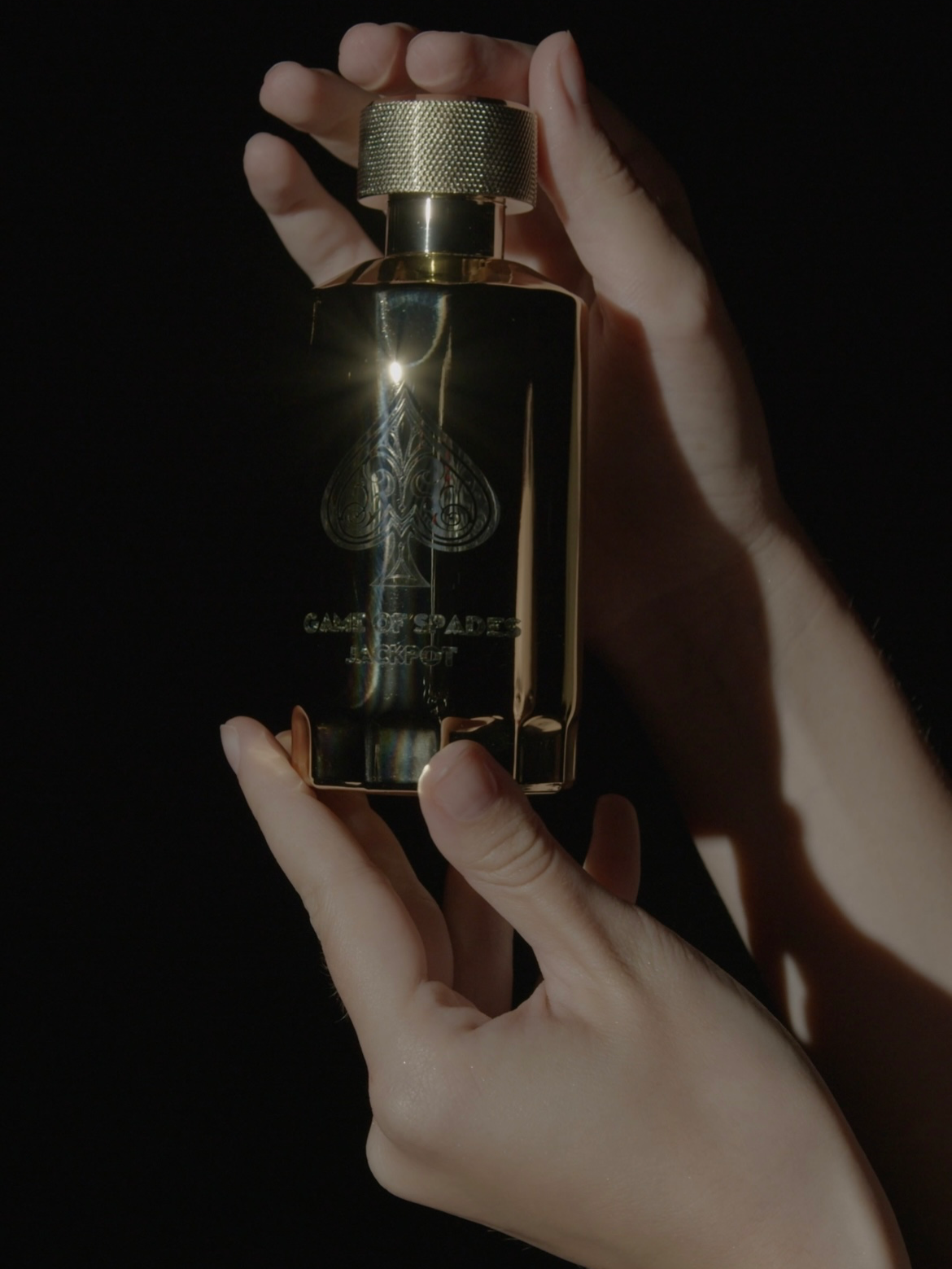 Beginning with citrus and bergamot top notes, Game of Spades Jackpot fragrance transitions to sweet fruity middle notes before ending with a warm, silky base of vanilla and amber musk. This luxurious scent is an embodiment of sophistication and refinement. Its aesthetic is a blend of invigorating freshness and timeless elegance, capturing the essence of luxury in a bottle. What is more, this luxurious perfume was designed to linger on the skin for hours, providing a lasting and memorable olfactory experience♠️ #jomilanoparis #perfume #aroma #jomilano #jackpotfragrance #GameofSpadesQueen #queenenergy