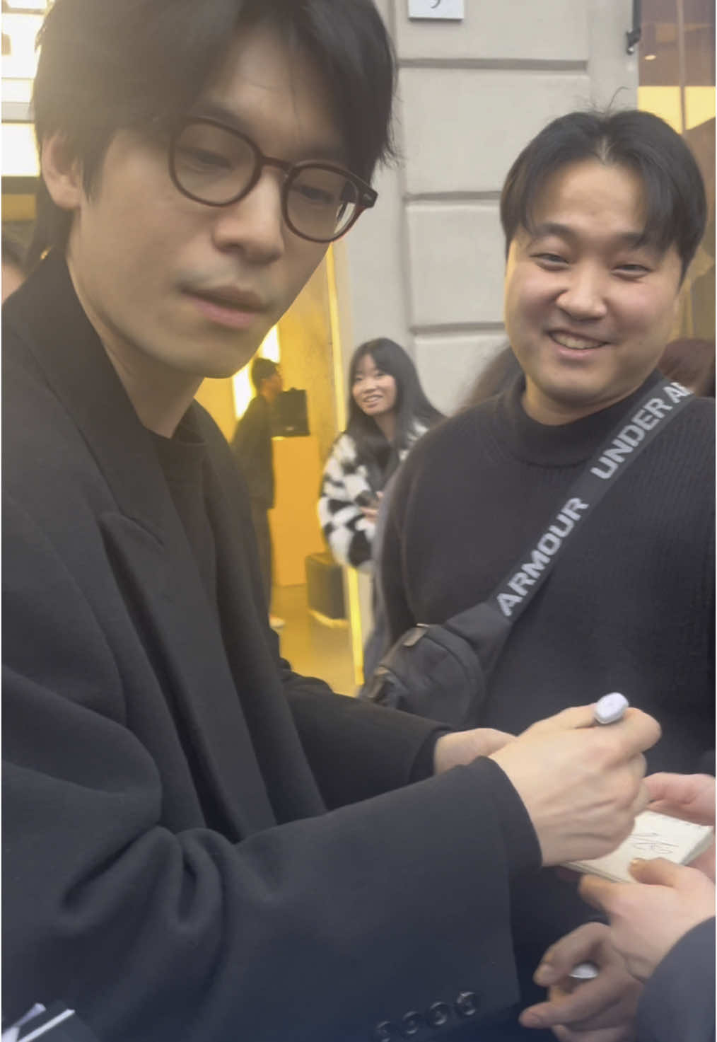 The look of love <3 he was so shocked he probably didn’t expect to find someone in Italy that went to his fan meeting in Seoul #wihajoon #milan #wihajoonedit #fashionweek #milano #seoul #wively #actor 