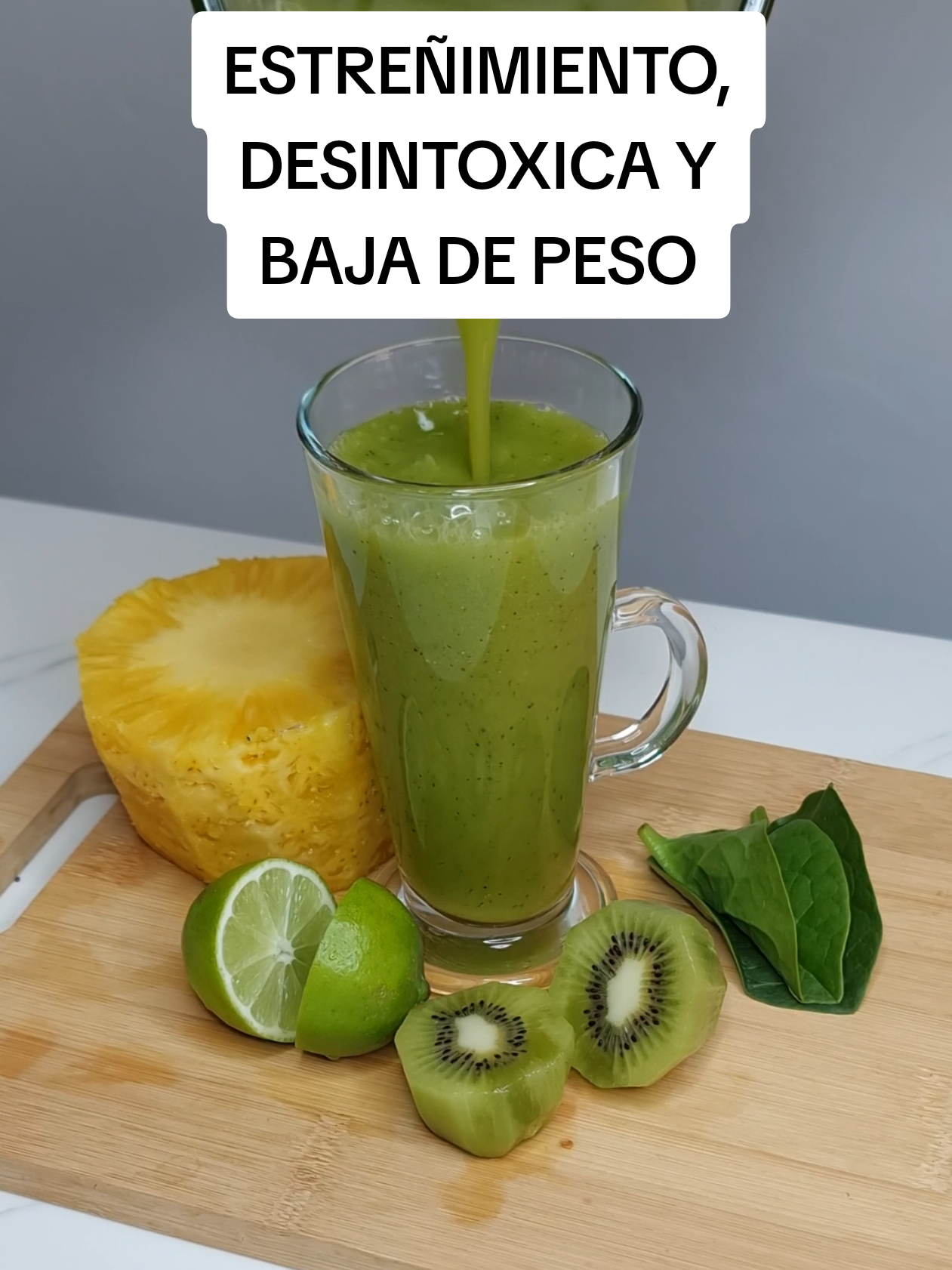 #licuadoverde #recetasdelicuado #licuadosaludable #piña #kiwi #jugos #jugoverde #batidos #batidosverde 