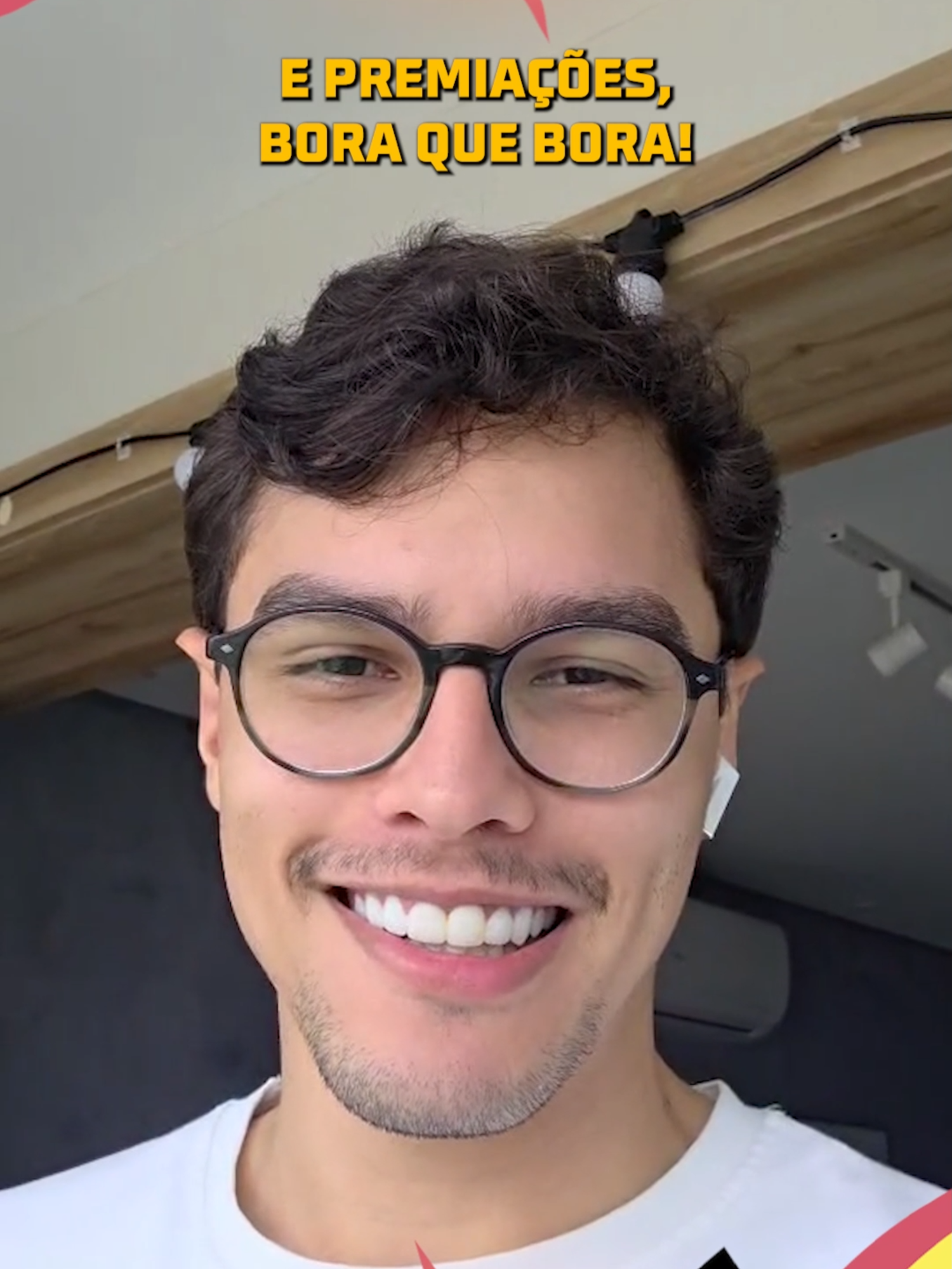 O @jotinhaa mandou a letra e tá chamando todo mundo para acompanhar essa live que vai ser insana! 🔥 Vão ter vários codiguins para vocês resgatarem e curtirem muito! É quinta-feira agora, 27/03, às 18:00! 📺 YouTube: @GarenaFreeFireBrasil 🎵 TikTok: @freefirebr_oficial #FreeFire #FreeFireBrasil #FrifasFolia #Carnaval