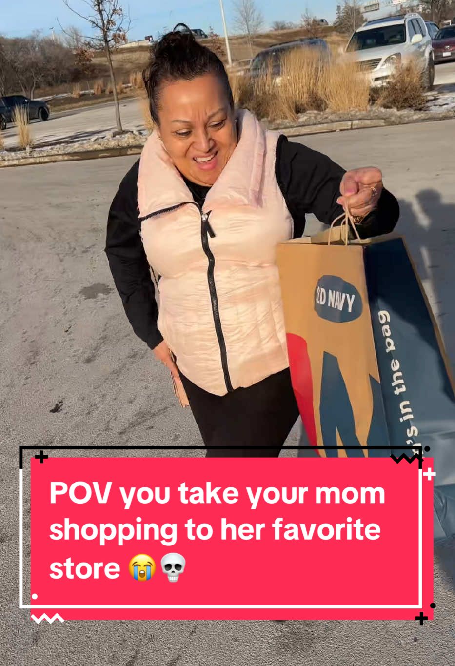 Someone had a successful day at @Old Navy Official 😭💀 #fy #f #fyp #fypシ #fypage #fypシ゚viral #foryoupage #funny #viral #xyzbca #parati #trending #jajaja #trend #lol #joke #hispanics #hispanicsbelike #shopping #latinos #latino #prank #grwm 