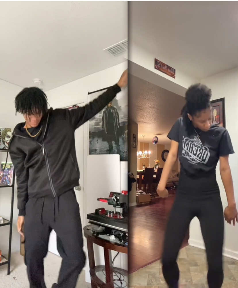 Charlie Brown dance with @itsherlele  #charliebrown #snoopy #fyp #foryoupage #trending #tiktok #viral #duet #boogiedown 