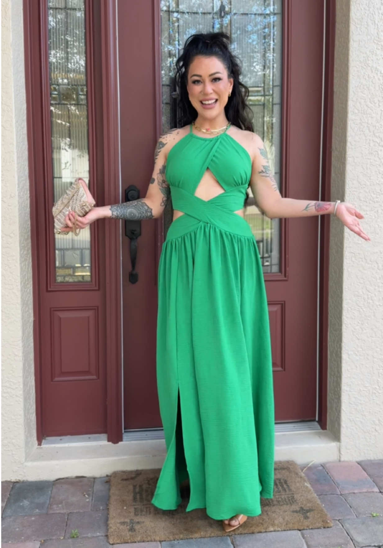 You’re never too old for a little under boob hahaha. But in all seriousness, the stress is stunning. The green looks really good on it just about any skin tone.  #tiktokshoprestock #TikTokShopFashion #moderndress #springfashion #DesignerForLess # @chicme.us #chicme 