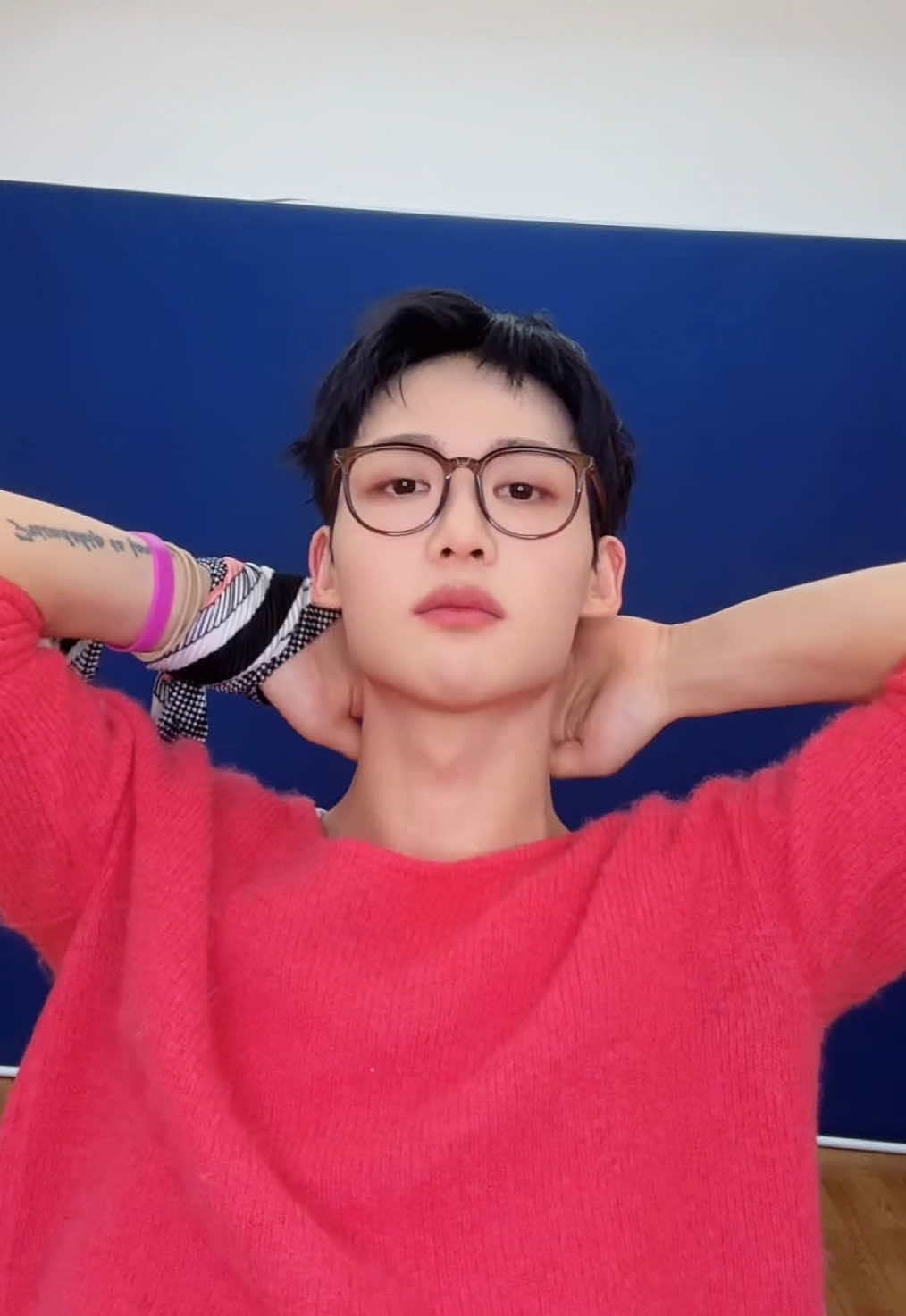 How do I look in glasses? 👓 #1VERSE #HYUK #kpop 