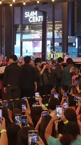 การได้มองเห็นศิลปินคนโปรดไม่ว่าจะไกลแค่ไหน เราก็มีความสุขเสมอ PERTHSANTA LOL PRESSTOUR #LOLFanFest2025LiveD1 #PerthSanta #เพิร์ธแซนต้า  #PerthTanapon #Santapp #วิลเลี่ยมเอส #บุ๊นเปรม 
