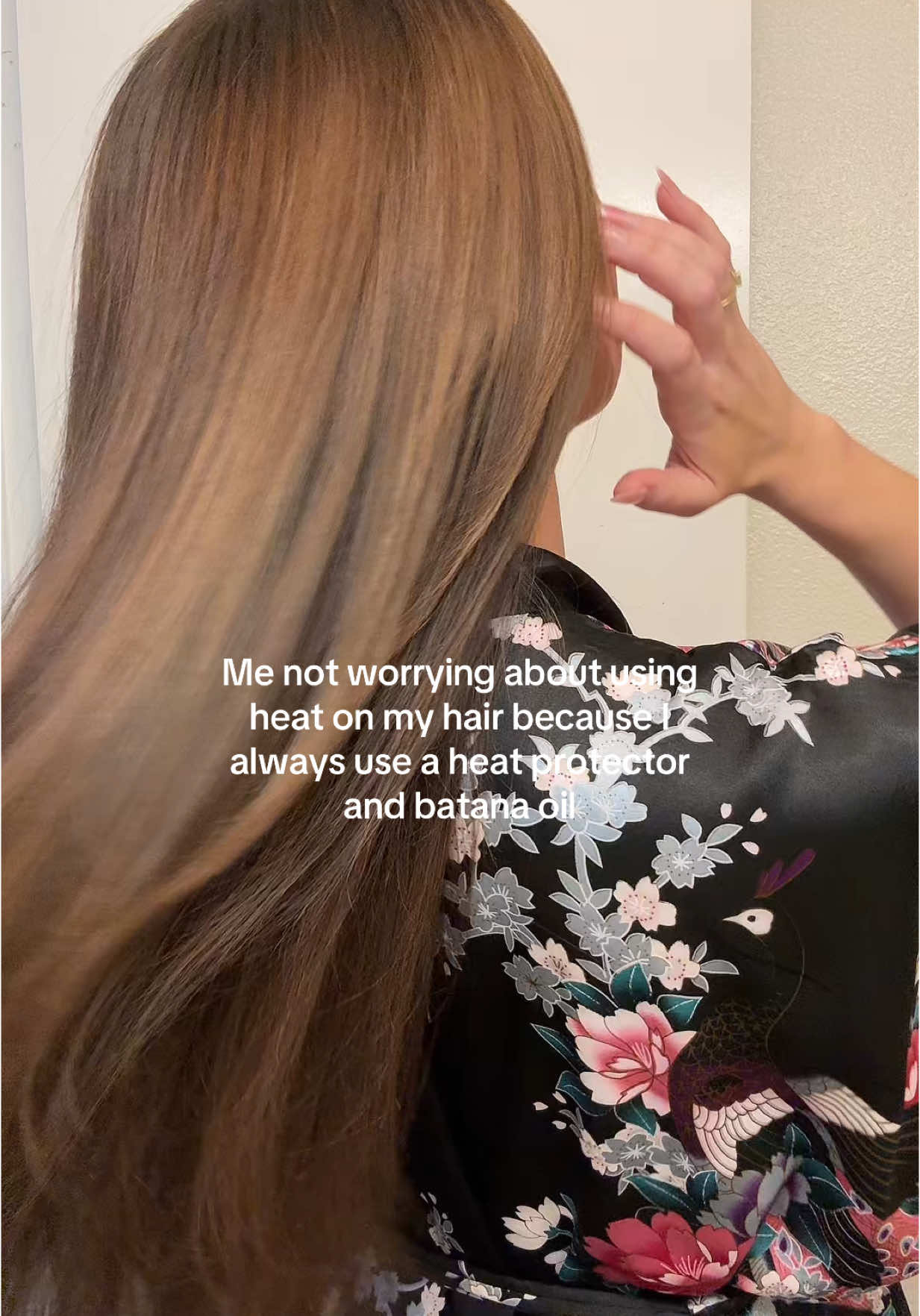 💁🏻‍♀️😌 And for batana oil- Vitamo brand! 100% cold pressed batana oil. #hairoilingroutine #hairoiling #batanaoil #heatprotector #healthyhairtips 