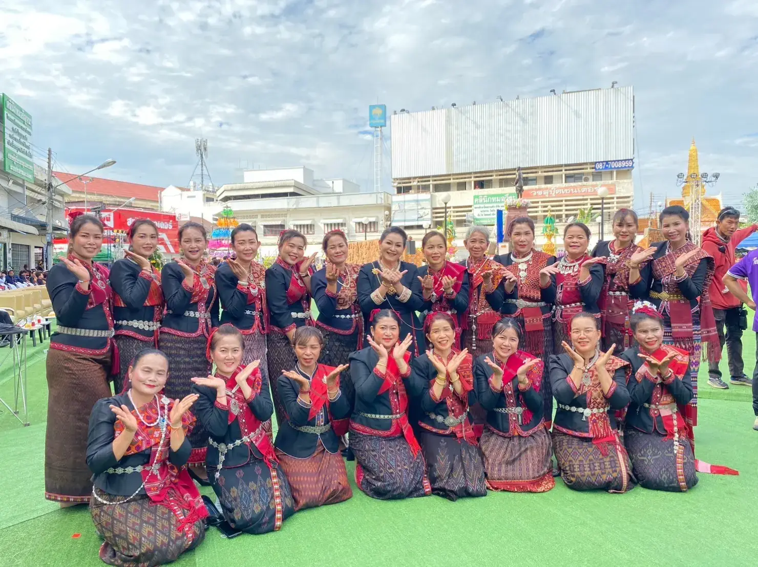 พิธีบวงสรวงพระยาชัยสุนทร#เจ้าเมืองกาฬสินธุ์ #งานกาชาดกาฬสินธุ์ #สาวกาฬสินธุ์#ถิ่นภูไทงาม😊