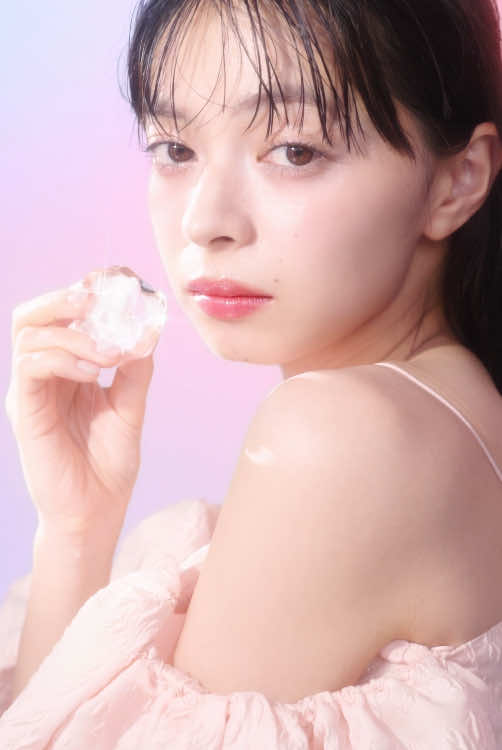 #雫きらめく桜ティント 🌸 イメージモデルの #かみこ の春リップは、ピュアにきらめくシックなサクラピンク👼💗 オペラグロウリップティント [春の新色・限定色]404サクラミスト/305ベイビーピンク/306アイシーベージュ  #アンジュルム #上國料萌衣