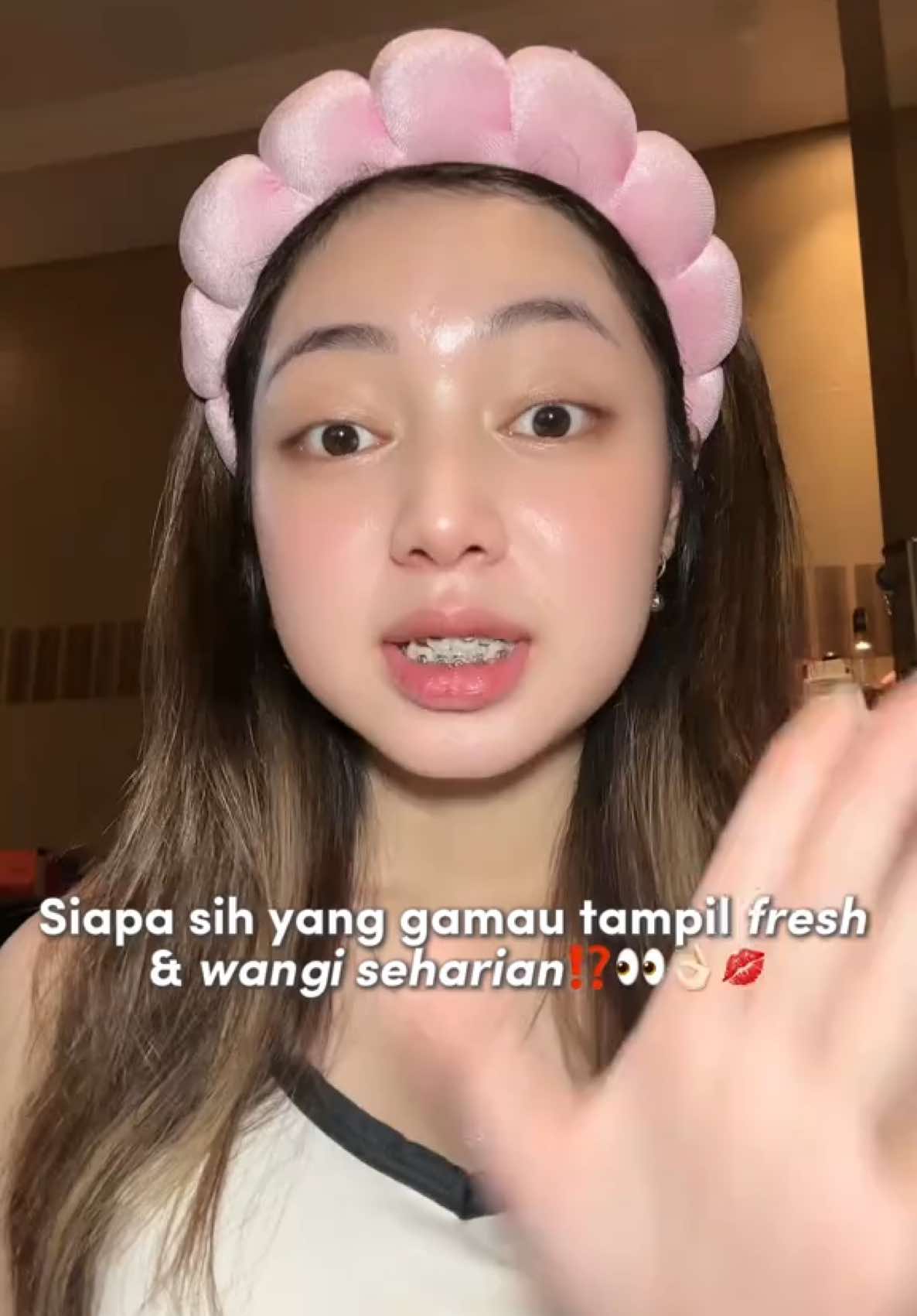 Siapa sih yang gamau wangi ‘fresh’ seharian? Walaupun body mist, tapi dia beneran wangii bgt & longlasting! 🤩 #BikinMomenMuBerbunga #FlowerGlassBodyScrub #FreshAllDayLong #YourMagicalScentsation #Flowerglass @FLOWERGLASS 