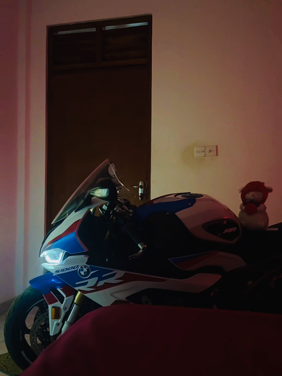 🐰💕🦈Fv #s1000rr2022 #brandnew #downsouth🇱🇰 #msport #s1000rrmsport #bmw #wolfy_0 