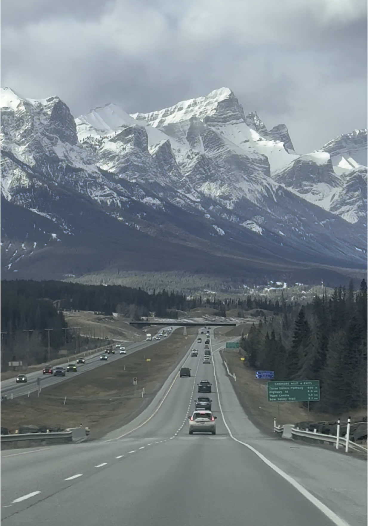 One of the most stunning drives you’ll ever see and one of the most scenic routes along Trans-Canada Highway #Banff #Calgary #Canada #Alberta #fyp #mountain 
