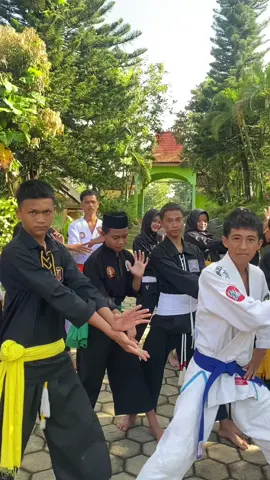 Coba liat aku dongg 🤪 #fyp #pageforyou #fypシ゚ #lewatberanda #jatisrono24jam #anaksekolah #smpjatisrono #gurupjok #wonogiri24jam #pagarnusa86💚🔱 #pshtpusatmadiun #Pshw #jujitsu #pagarnusaindonesia #pagarnusa86 #terate #winongomadiun 