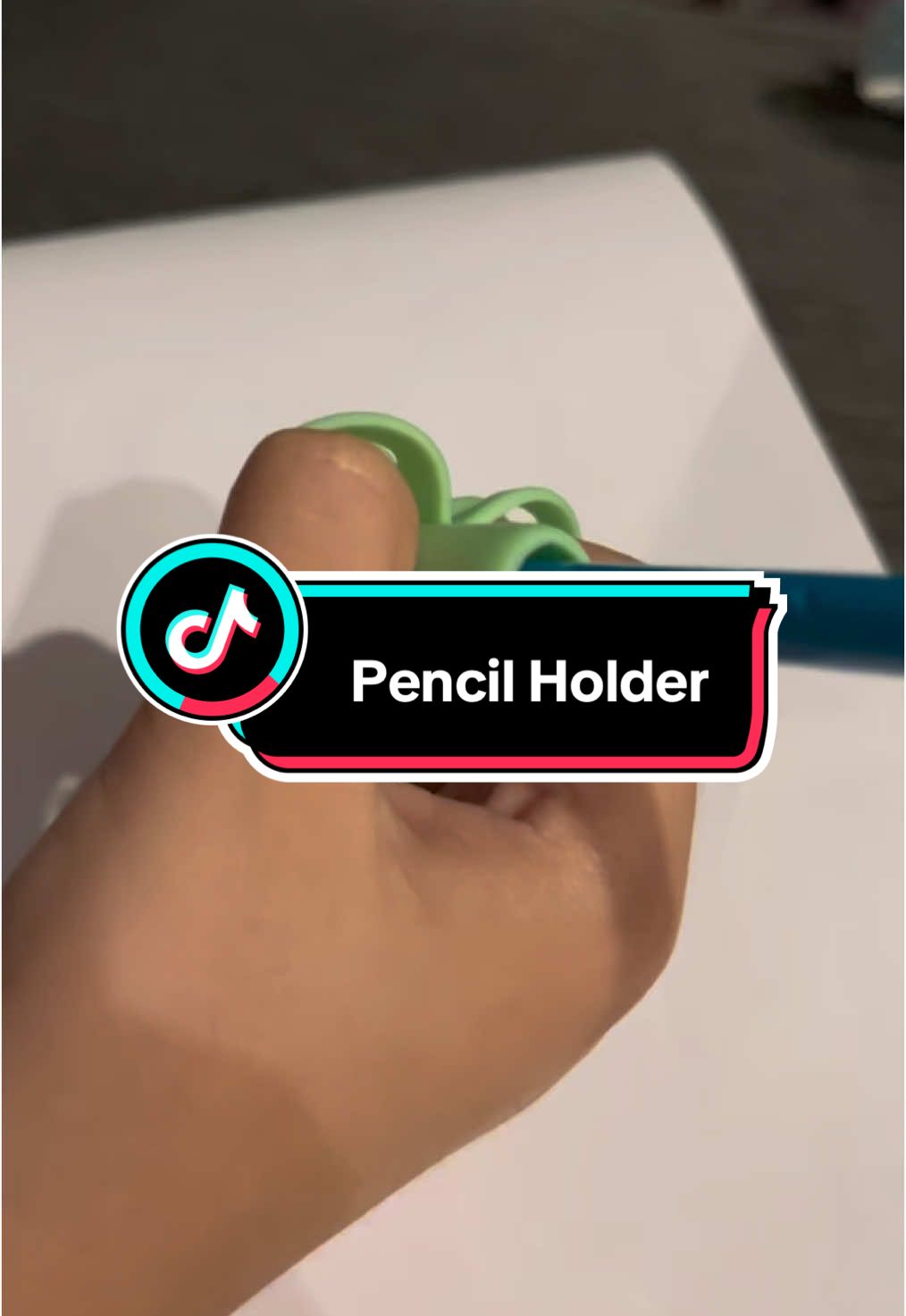 Pencil holder ni fungsi dia untuk latih jari supaya boleh pegang pensel dengan kukuh. Sangat membantu perkembangan menulis dari umur 3 tahun ke atas. #pencilholder #siliconholderpencil #writingtips #howtowrite 