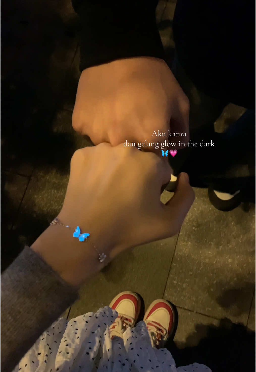 Lucu bgt🥺💗 📌L!nk di b!o no.205 #barangunik #baranglucu #gelangcouple #gelangglowintgedark #gelangkupukupu 