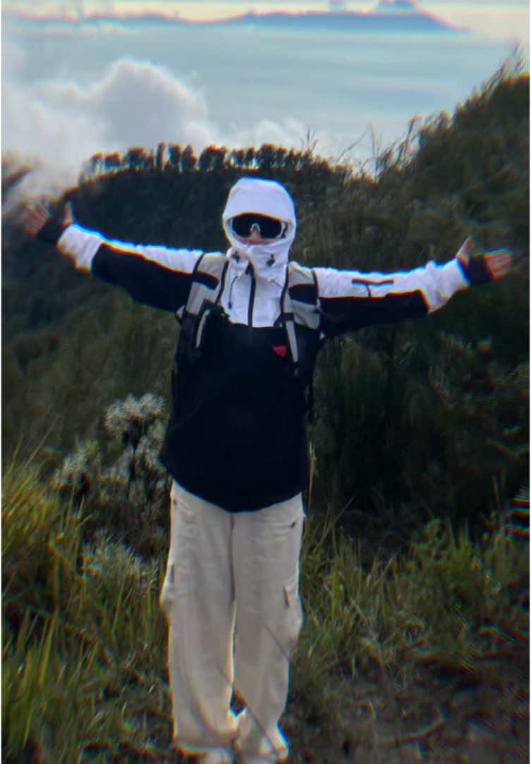 Ninja gunung🥷 #pendakigunung #Hiking #pendakiindonesia 