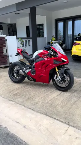 Pm for detail price!! Ducati V4R Tahun Dibuat 2020 Mileage Masih Rendah, Muto Mcm Baru. Ada peminat2 sila roger okay😊 #ducativ4r #ducatimalaysia #ducatipanigale 