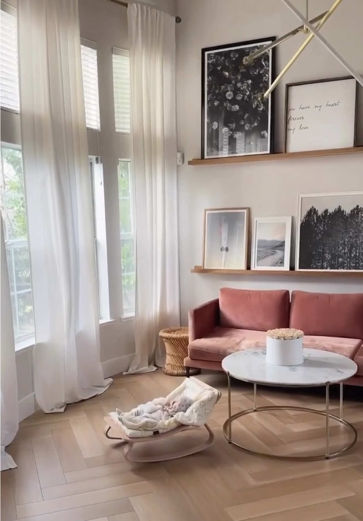 Enjoy 15seconds of happiness and serenity in @missbrunetka’s interior where our pretty LEVO rocker has found its perfect place😍 /// 🎥 @missbrunetka