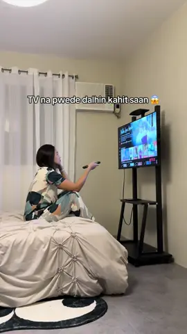 Di mo na kailangan pang bumili ng maraming TV kung meron ka nang ganitong TV stand na pwede mong pagulungin kahit san parte ng bahay niyo 🥳 #movabletvstand #movabletvrack #tvstand #homebuddies #fyp 