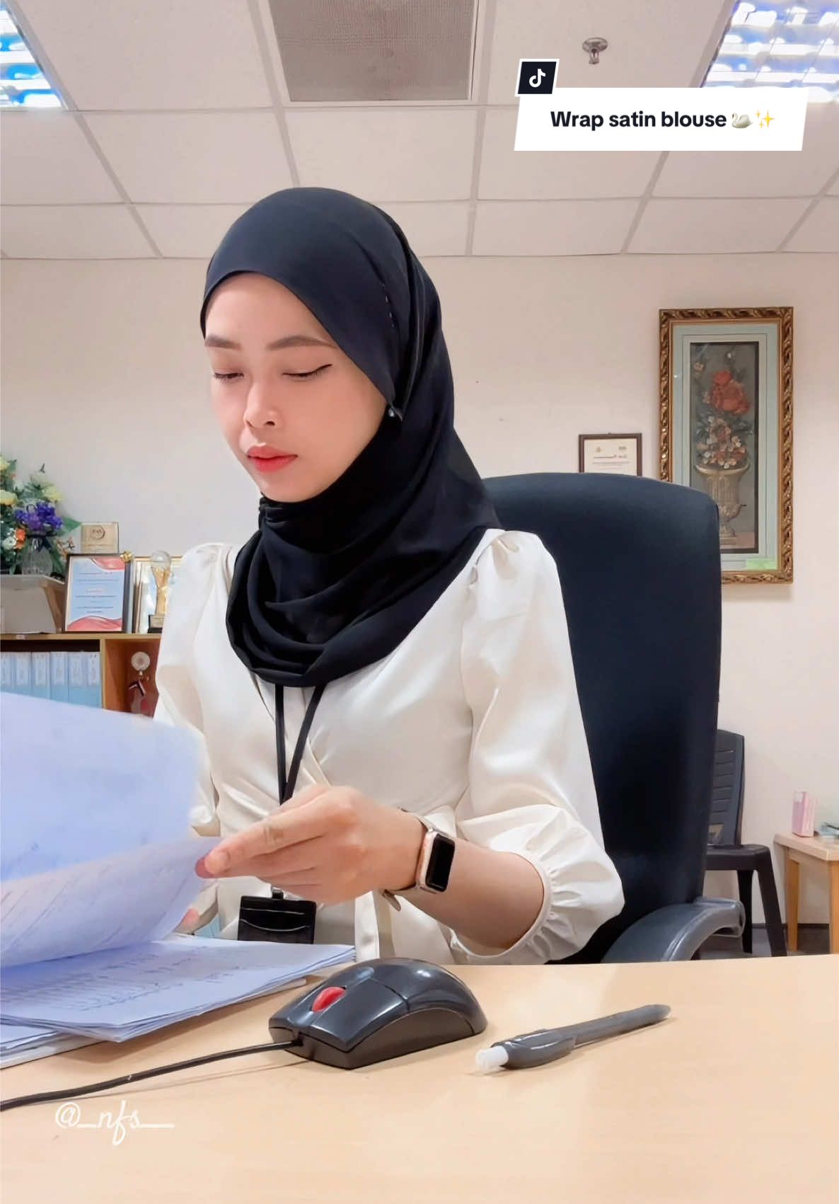 Baju i kat bag kuning 🦢✨#fyp #workvlog #wrapblouse #blouseikat #blousewrap #wraptop #blaussutera #tieblouse #blousesatin #blousesatinsilk #blousesutera #blaus #xyzbca  #kemejaplain #kemejakosong #kemejasatin #satinblouse #blousesatin #satinpremium #grwm #grwmroutine #grwmoutfit #getreadywithme #grwmaesthetic #grwmforwork #longpants #highwaistpants #highwaisted #blousewanita #blousekorea #blousesatinviral #blousesatinsilk #bajukemejasatin #Satinblouses  #paydaysale #tiktoksale #yearendsale #tiktokmademebuythis #modestwear #racuntiktok #musthave #travelmusthaves #shirtforwomen #womenblousemurah #koreavintage #vintageblouse #koreanstyle #vintage #vintagefashion #vintagekoreanstyle #classylook #officetok #OfficeOutfitIdeas #smartcasual #smartcasualoutfits #outfitfortoday #outfitforwork #outfitformal #elegantfashion #elegantes #richlook #richoutfit #richstyle #hijabstyle #hijab #hijabtutorial #hijabitiktok #HijabFashion #hijabgirl #hijabigirl #hijabinspiration #hijabifashion #oldmoney #mixandmatch #topsatin #satintop #blousemurah #blousewanita #bajucantik #kemejakantor #kemejakantorwanita #kemejaoffice #bajukemeja #bajukemejamurah #bajukemejacantik #bajukemejawanita #bajukemejawanitaviral #cleanoutfit #outfitins #bajukerja #bajukuliah #bajustudent #bajukerjamurah #bajukerjawanita #hijabfashion #hijabfashionstyle #bajukelas #trendingfashion #trendsetter #satinskirt #skirtsatin 