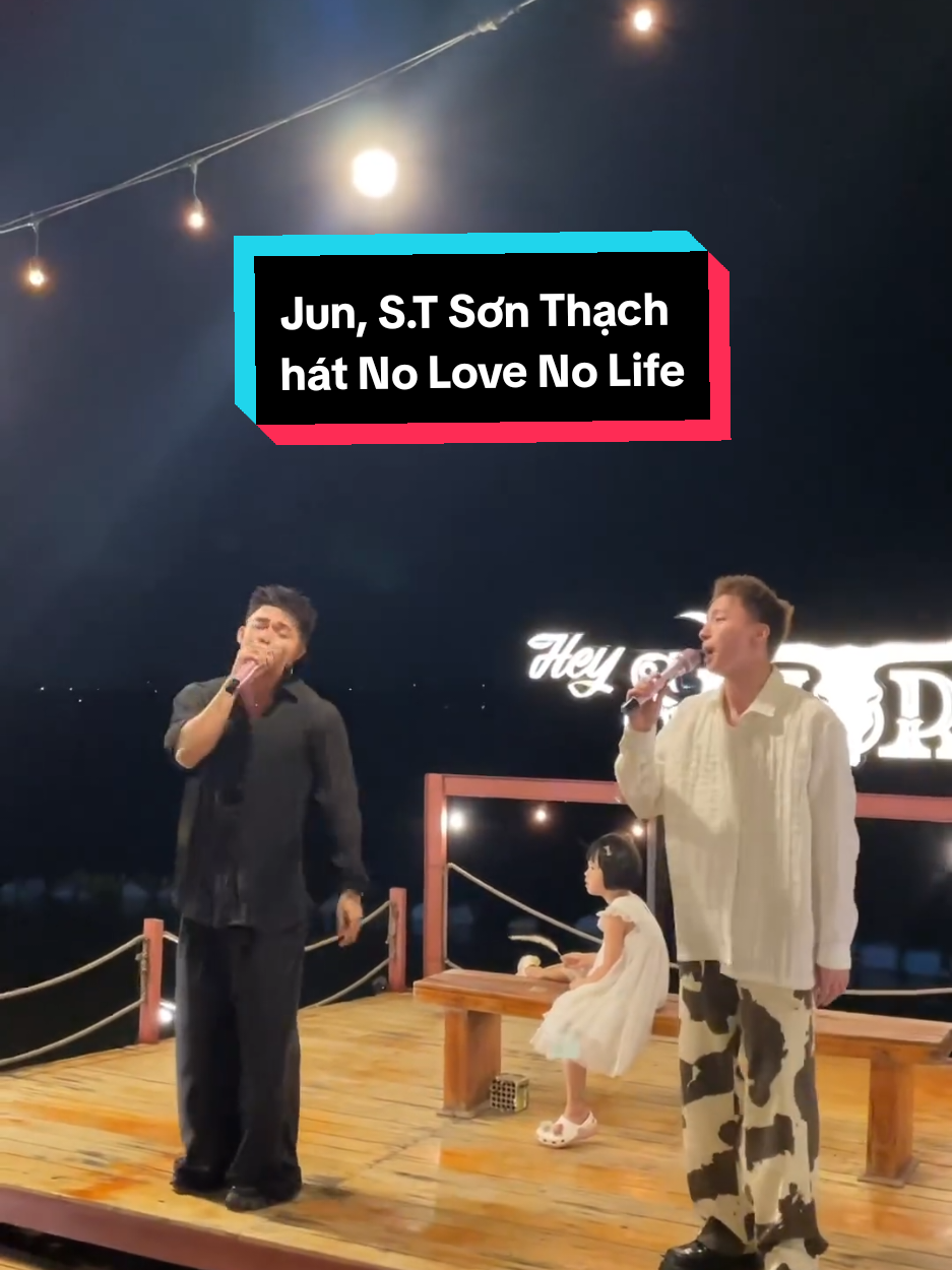 Lâu lắm rồi mới thấy Jun với S.T hát Nơi Anh Không Thuộc Về. Dù âm thanh hơi rè nhưng mà hạnh phúc quá đi, 15 năm rồi comeback thôi 365daband ơi cre: nh_huyn  #stsonthach #junpham #xuhuong #365daband❤️❤️❤️ #amnhacvacamxuc  #anhtraivuotnganchonggai 