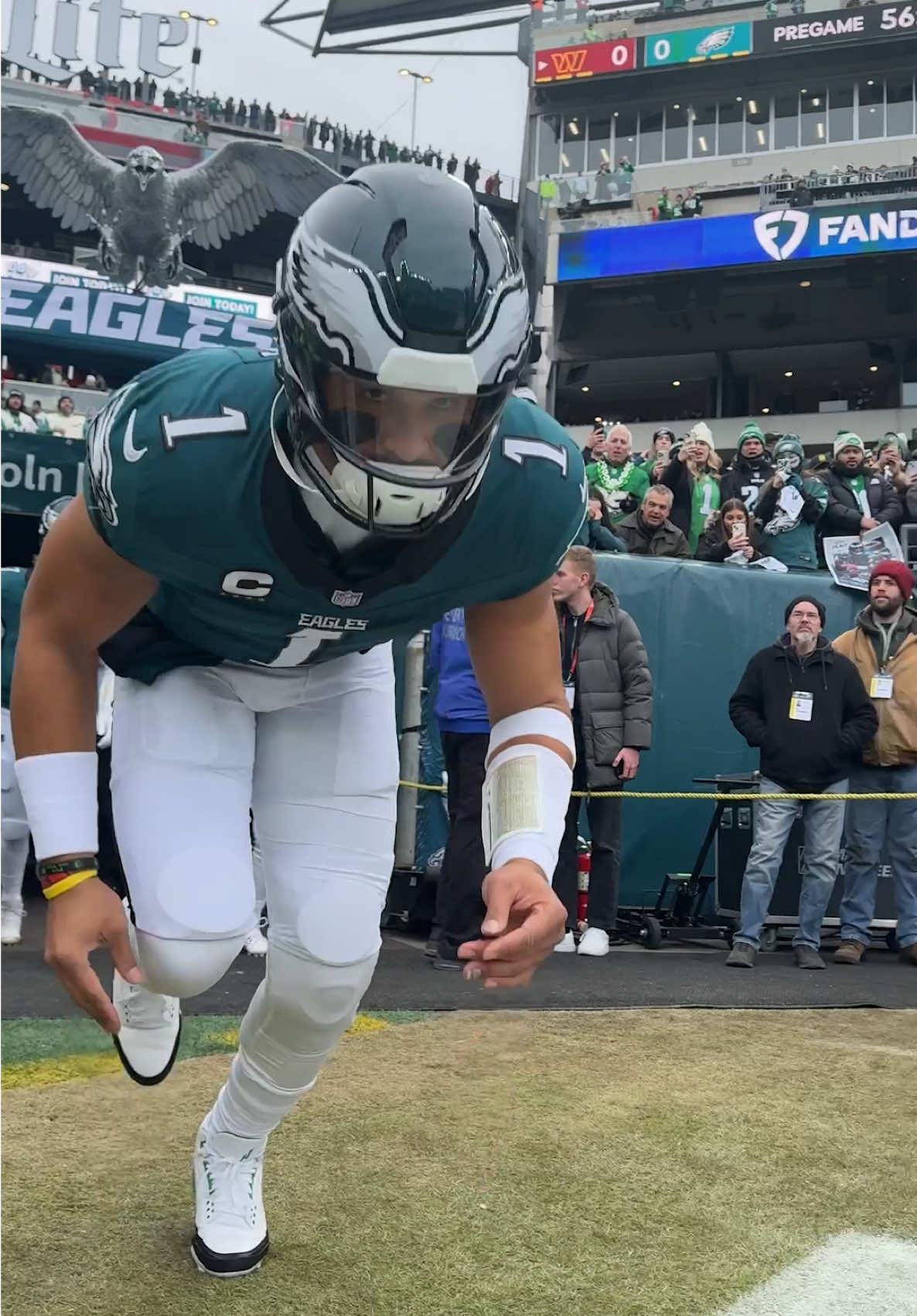 Filming the NFC CHAMPIONSHIP #nfl #womeninsports #philadelphia #gobirds #jalenhurts #philadelphiaeagles #nfcchampionship #saquonbarkley #womeninsport #lincolnfinancialfield 