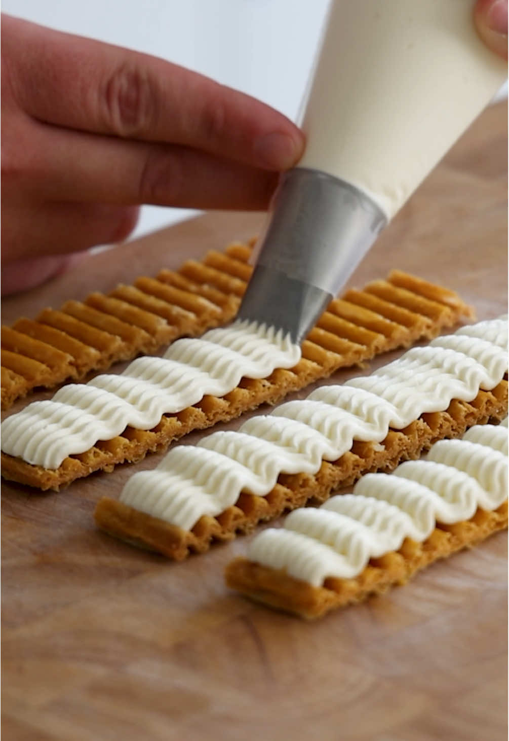 Let’s make a caramel & mango Millefeuille!🥭 A real France classic that’s definitely one of my favorites. Normally the puff pastry is baked between two silicon sheets, but here I baked it between the new SilverSil Millefeuille mold from @MoldBrothers 🙌🏼 It gives such a great effect on the pastry and you can still see all those lovely layers. I filled it with a whipped cardamom ganache, a mango & vanilla gel, a coffee and caramel ganache and some caramelized peanuts 🥜 Find all the recipes on my YouTube channel “Jules Cooking” 🔥 Link in my bio & story #julescooking #moldbrothers #partner