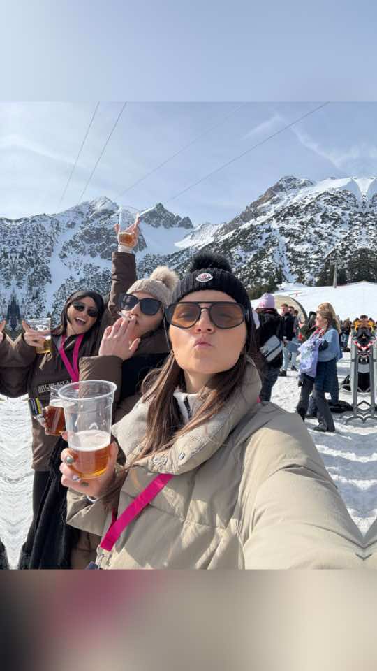 ✨🤩 #fyp #foryoupage❤️❤️ #wintervibes #viral #austria #bogansa #mountain #friendship #letsgo #seefeld #event @Jovana Stevanovic @Ivana Sancanin @medina.omc 🚠☀️😎