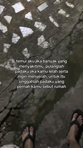 rumah ini senatiasa selalu menerimamu,rumah ini masih sama hanya saja sedikit berantakan semenjak kau tinggalkan karna ada rumah baru