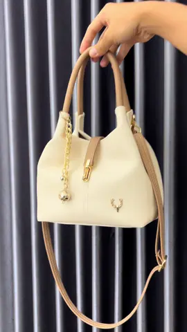Hallo sahabat Haruka Sabrina udah ready stok lagi nih jangan sampai ke abisan lagi ya bestie 🥰❤️  #tas #taswanita #belilokal #oodtfashion #tascantik #ramadhanekstraseru #haruka 