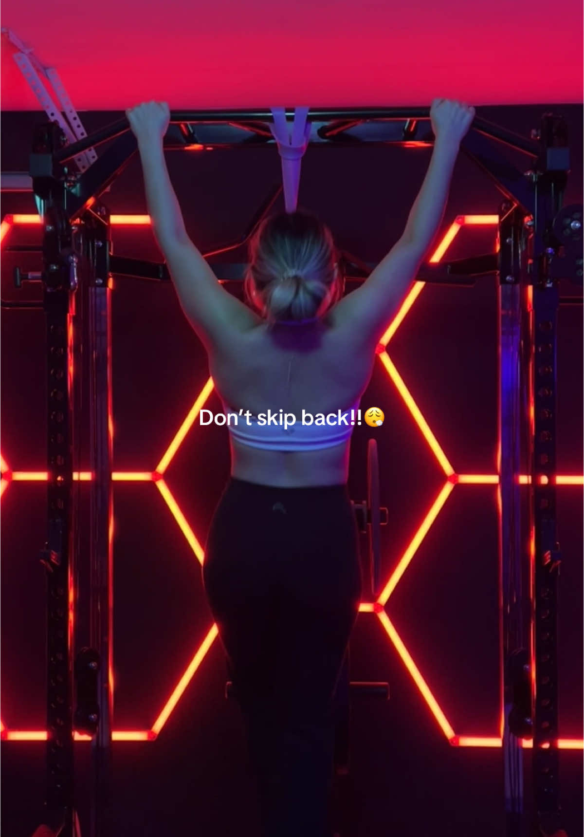 ⏳ loading … Wearing @Women‘s Best  #fitnessmotivation #motivation #GymTok #gymgirls #gymmotivation🏋️‍♀️ #gymgirl #latinastiktok #hourglassworkout 