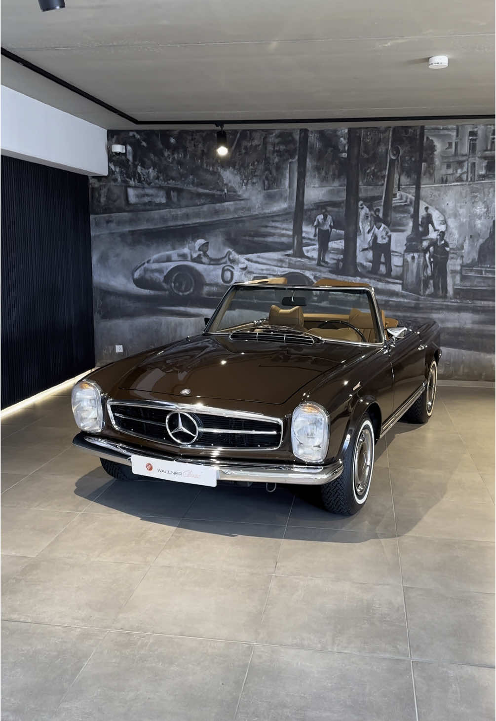 “Old” is a compliment in this case! 🤩 #mercedesbenz #mercedesbenzclassic #mercedesbenzclassiccar #classiccar #classiccarlover #pagode #pagoda #mercedesbenz280SLpagode #mercedesbenz280slpagoda #280SL #mercedesbenz280sl 