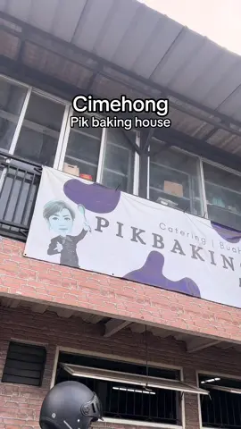 Hari ini ke tokonya Cimehong niat hati mau beli lapis legit dan bika ambon, sesampainya di sana ternyata lapis legit dan bika ambon sdh pada sold out, sisa rujak Aceh dan cendol, benar-benar laris manis, mantap cimehong.  #pikbakinghouse   #cimehong  #cimehongreview 