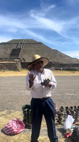 A veces, las mejores cosas están donde menos lo esperas. Este señor trabaja duro todos los días para sacar adelante su artesanías , ofreciendo productos de calidad con todo su esfuerzo y corazón¡.  Apoyemos a los artesanos y hagamos que su talento llegue a más personas! San Juan Teotihuacán ❤️✨ #CompraLocal #ApoyemosElEsfuerzo #ApoyaLoLocal #CompraConCausa #HistoriasQueInspiran #HechoConAmor #GenteTrabajadora #AyudemosJuntos #TikTokHaceMagia #ComparteEsteVideo