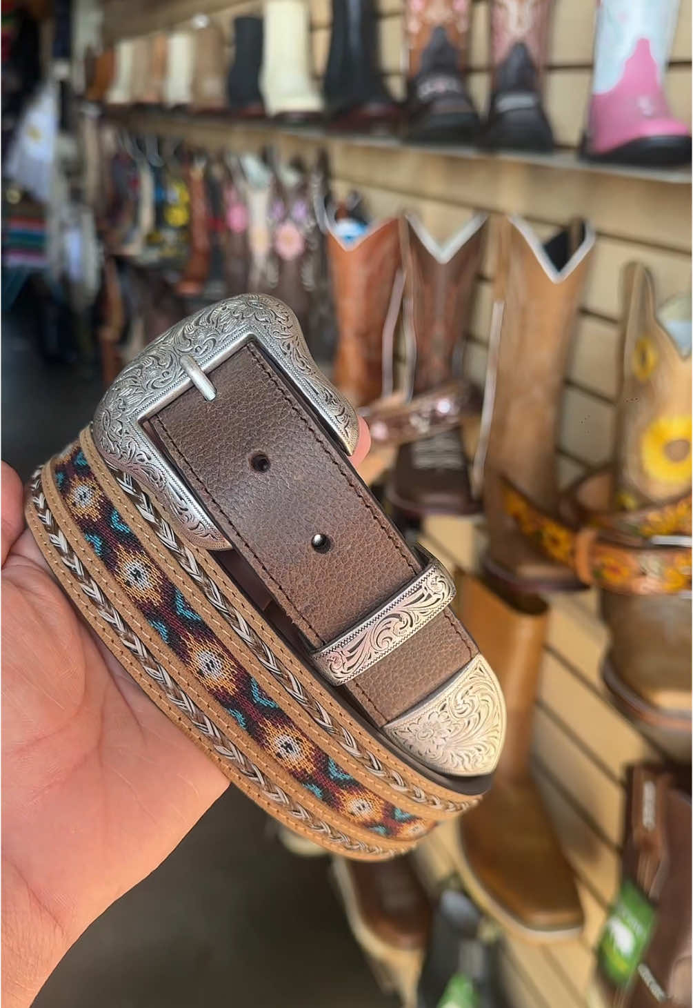 Navajo style Western Belt 🔥 #navajo #westernbelt #artesanias #rodeodurango #leatherbelt 