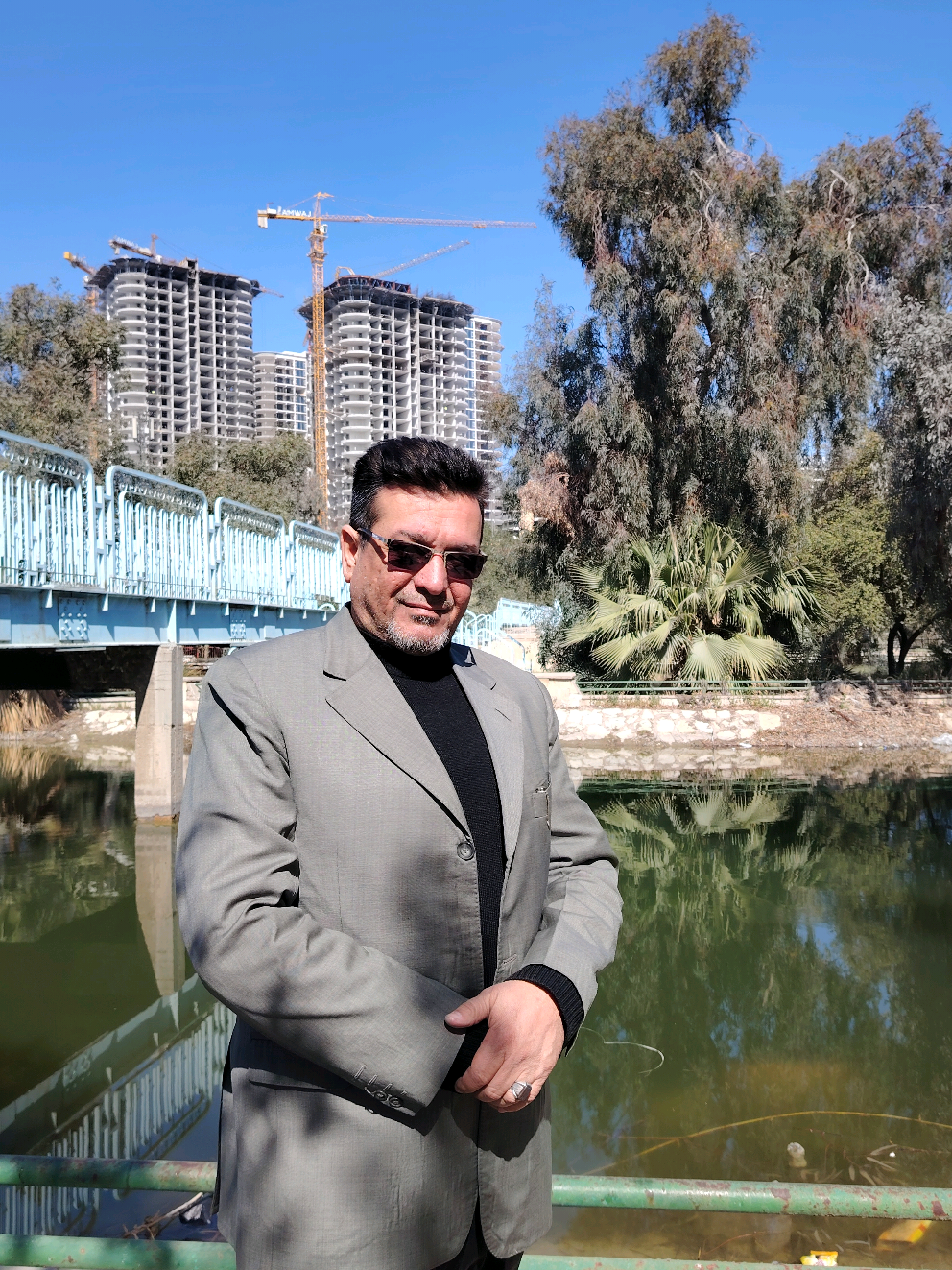 أبي هوا قيسَـي وأنا بالعشق ليـٰلاهُ 🫂👑❤️‍🩹. @ابو رسل 👑 #سندي_ومسندي_واتكائي_وقوتي❤ #أبي #بابا #سندي #👑 #❤️ #الحب #الاب #ابي #k #🤍 