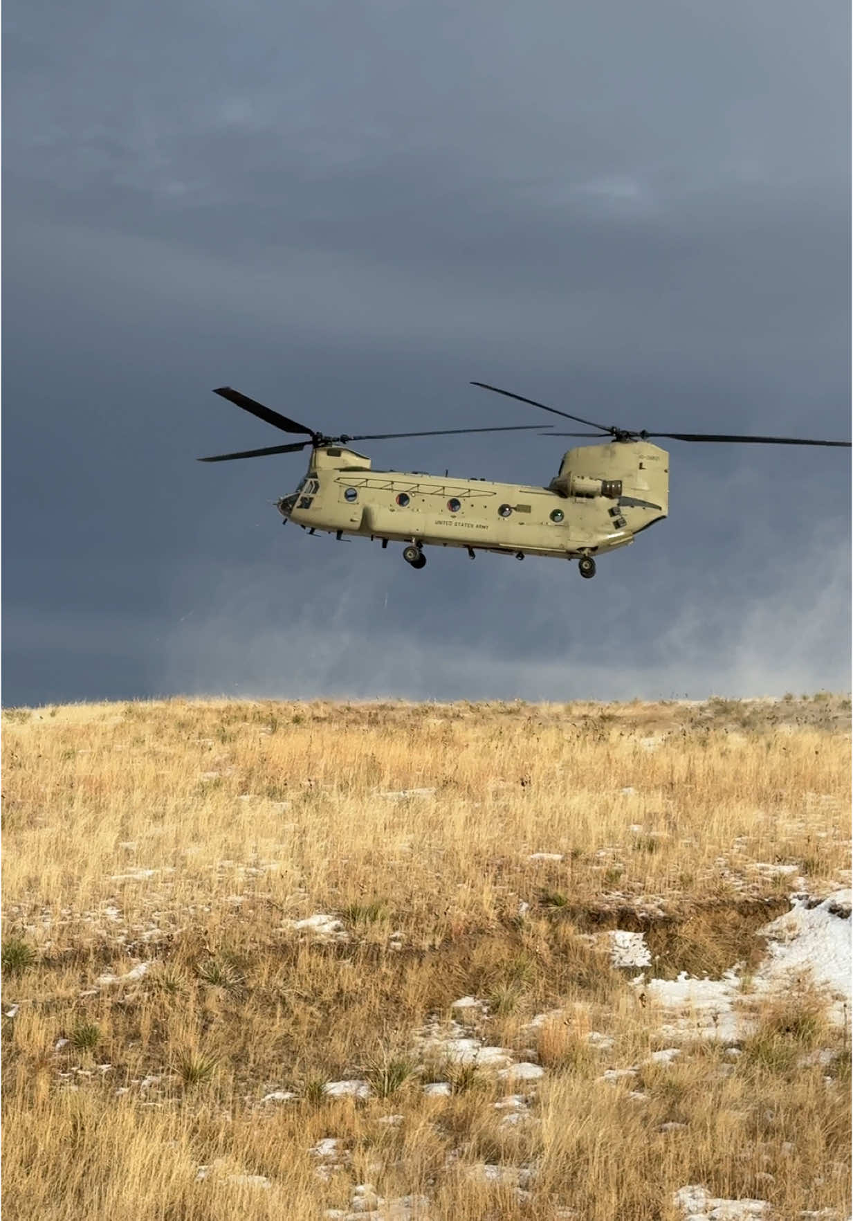 Pinnacle training in the CH-47 Chinook. #chinook #helicopter #aviation #military