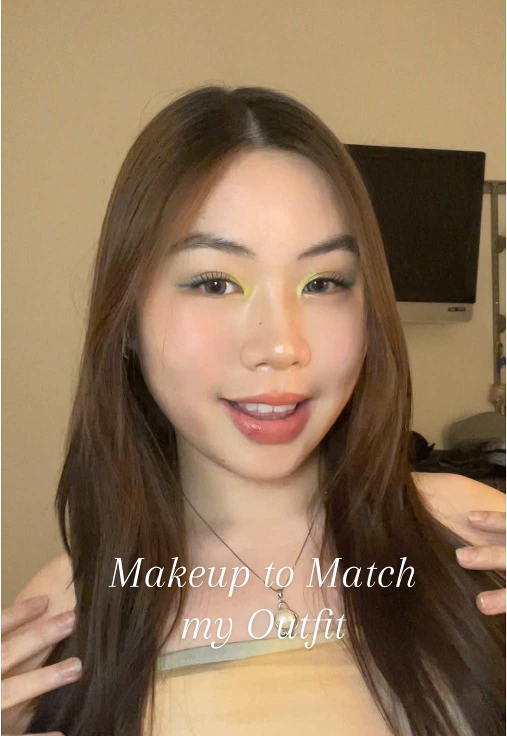 Make up to match my outfit!should this be a new series?  #trend #makeup #beauty #fyp #outfit #bluemakeup #greenmakeup 