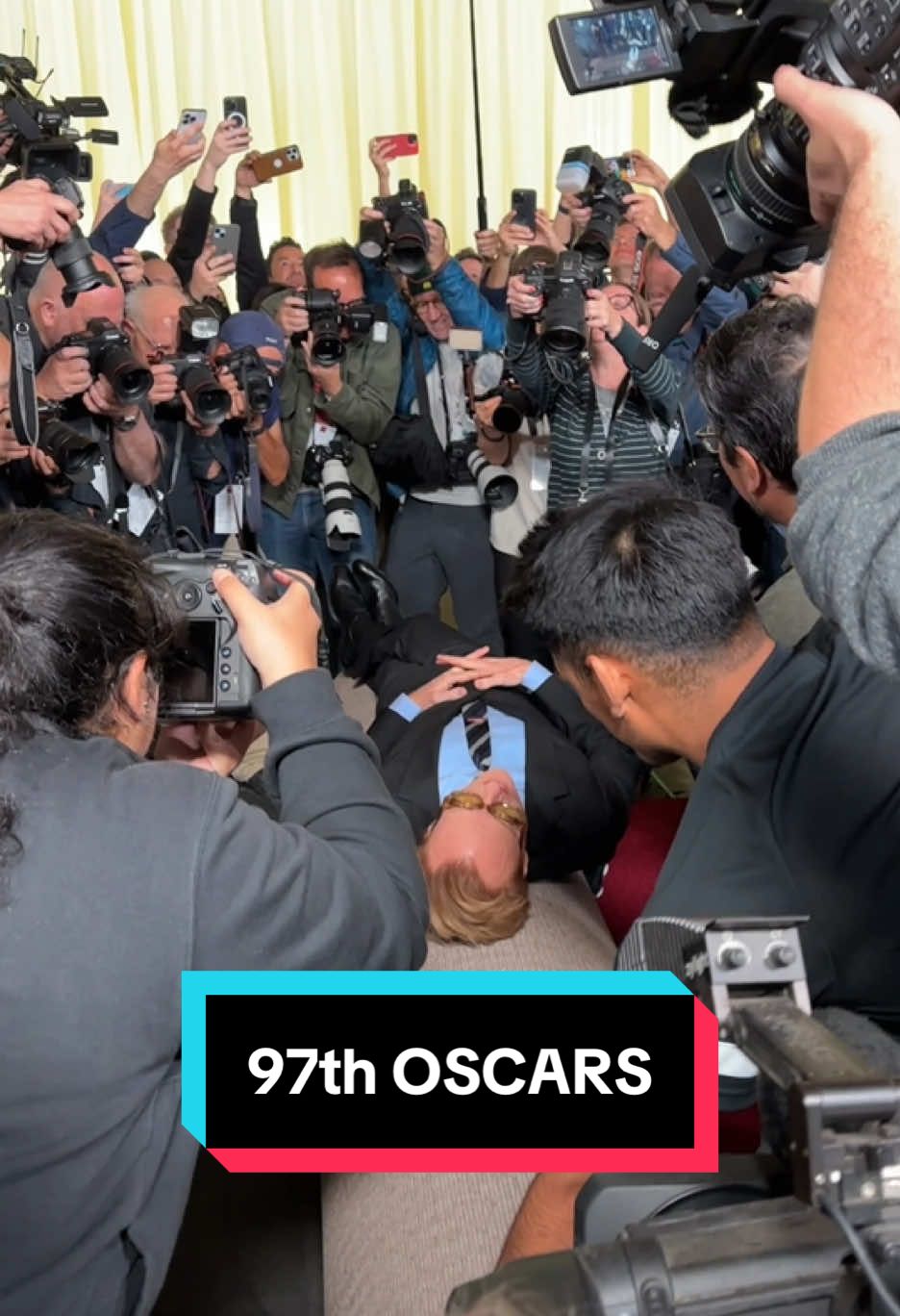 T-minus 3 days 'til the #Oscars #RedCarpetRollout 
