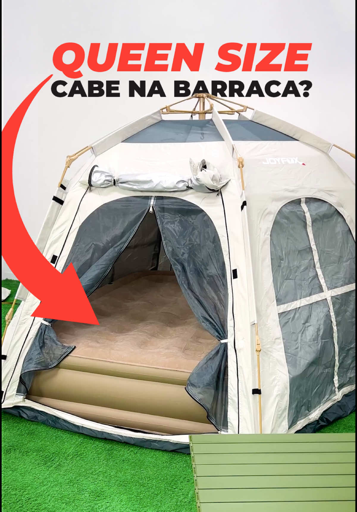 Será que um colchão Queen Size Joyfox cabe em nossa barraca hexagonal? A resposta vai surpreender você! 🔥 Acabou a era de noites apertadas no camping! Descubra o combo perfeito para transformar sua aventura em um hotel 5 estrelas na natureza. 🏕️💤✨ 💬Comente 