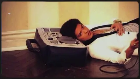 Dance in the Mirror (unreleased) #foryou #hooligan #brunomars #brunomarsfans #fyp #brunomarsbrasil #foryoupage #bruno 