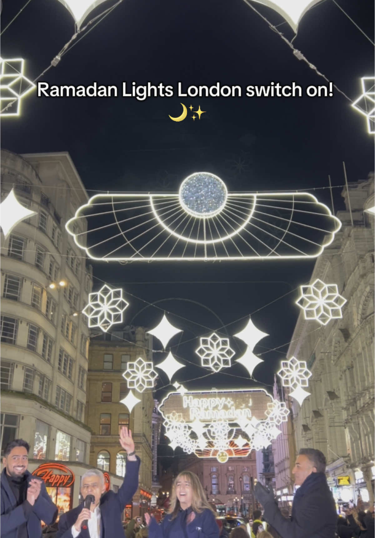 The Ramadan Lights London return for the third year, this time coinciding with the Aziz Foundation’s 10th anniversary — which organised and sponsored the beautiful display.  Ramadan Mubarak! 🌙✨