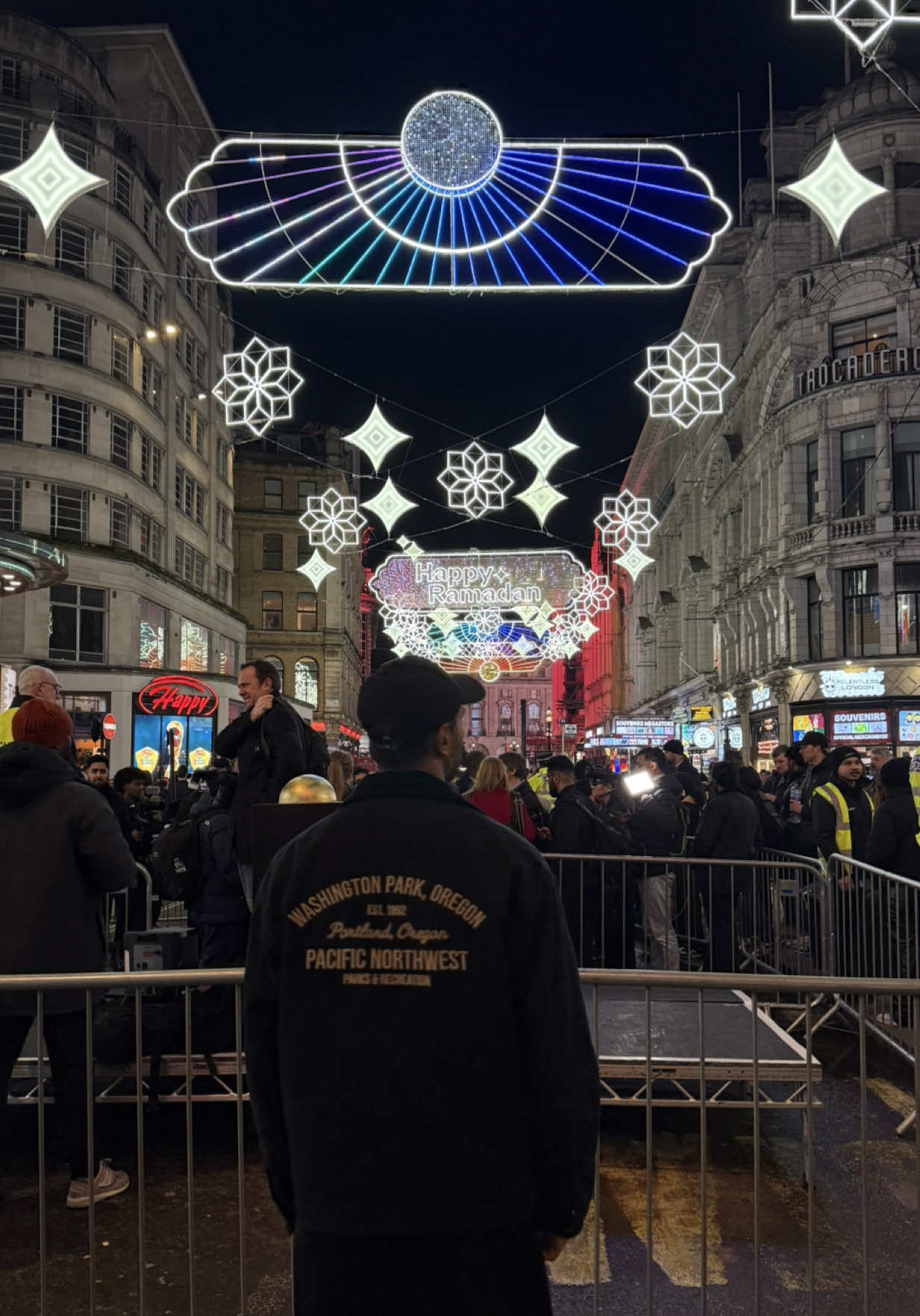 Ramadan switch on in London 📍 Ramadan Mubarak everyone ✨ 📍Piccadilly Circus #islam #Ramadan #ramadanlights #ramadanvibes #london #bengali #piccadillycircus