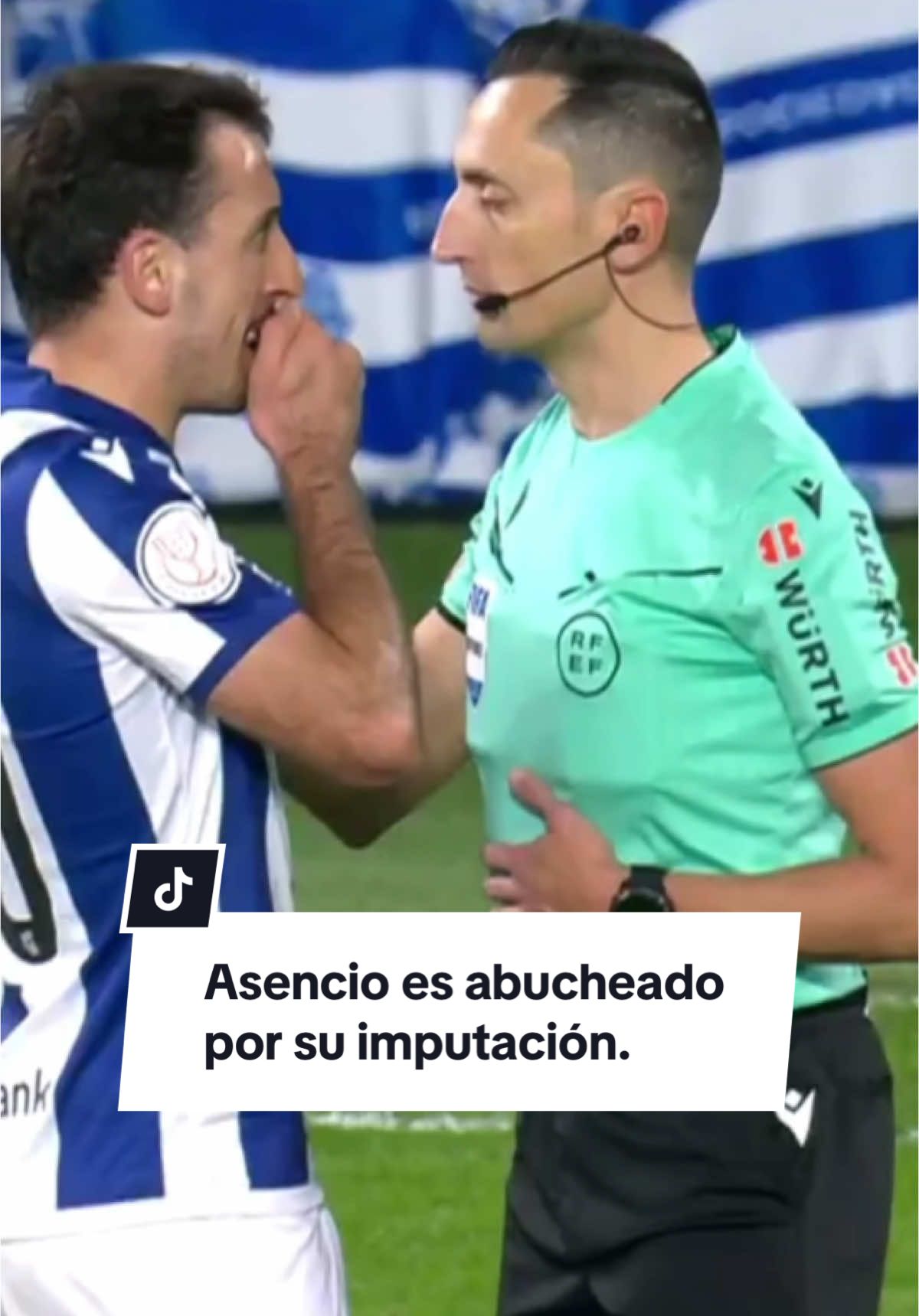 Detenido el partido entre Real Sociedad y #RealMadrid durante unos minutos. La afición vasca estaba gritando e insultando a #Asencio, jugador que sigue imputado por presunta pornografía infantil.