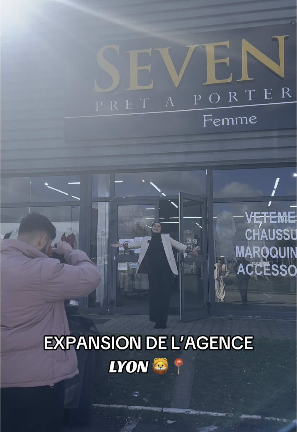 Après avoir conquis Clermont-Fd, on se développe à Lyon 🔥 si vous recherchez une agence de com’, ON VOUS ÉCOUTE ! 💙 #agensyz #food #lyonnais #lyon #mode #clermontferrand #rhonealpes #communication #marketing #marketingdigital #digital 