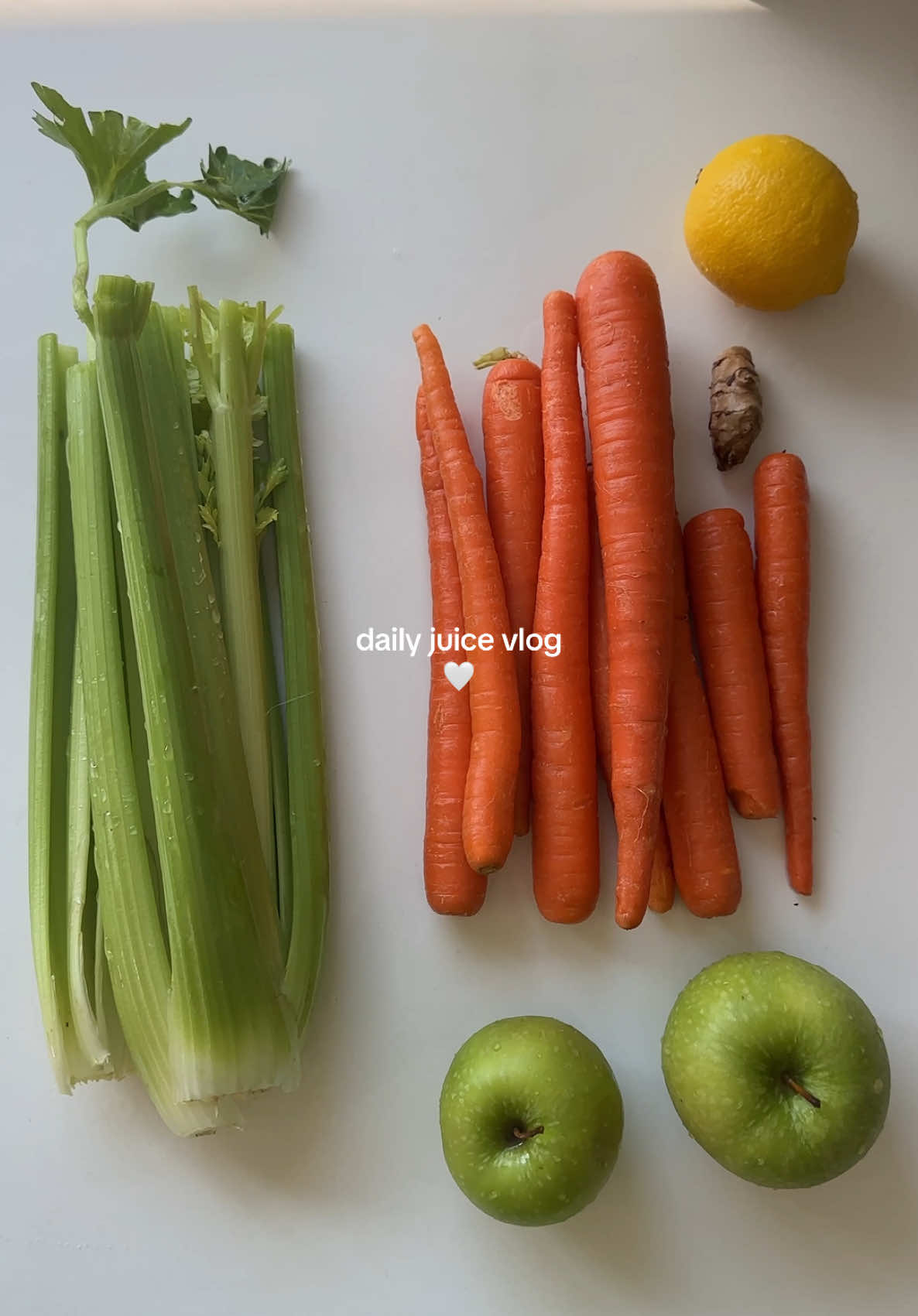 Daily juice vlog. Celery juice first and on an empty stomach. This single ingredient juice cured my perioral dermatitis! #juicing #juice #celeryjuice #medicalmedium #greenjuice #carrotjuice #fyp #viralvideo #juicerecipe #plantbaseded #vegan #organic 