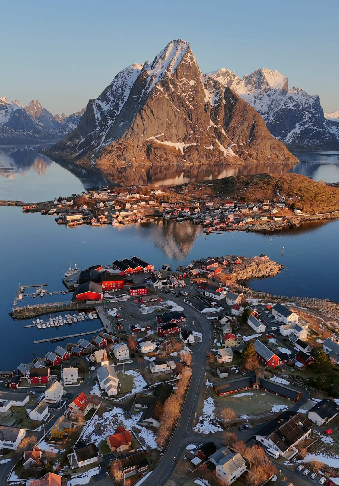 หมู่บ้านชาวประมงที่สวยที่สุดในโลก 📍Lofoten #tiktokพาเที่ยว #tiktokท่องเที่ยว #creatorsearchinsights #lofoten #norway 