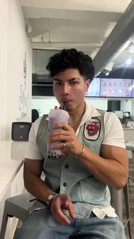 Gimme some boba and I’m a happy boy :) #boba #milktea #happyday 
