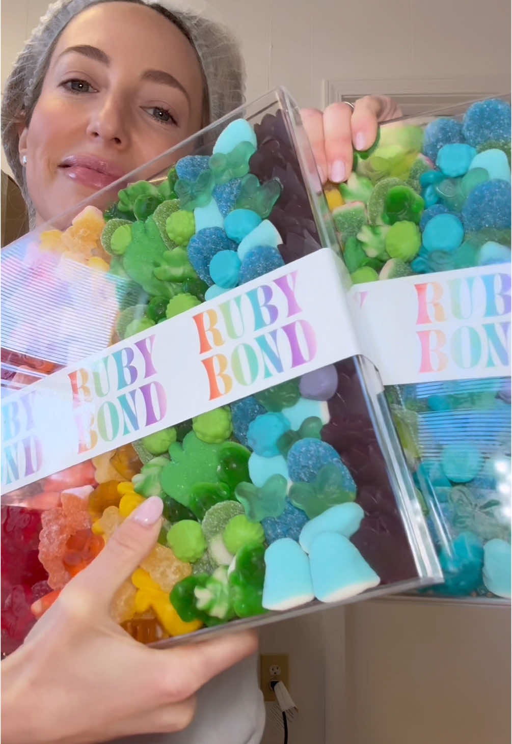 Hey, it’s a learning process! But we think we got it now 🤣🍭🍬🌈🥹🎉 #rubybond #candy #candyboard #candyboards #candybox #rainbow #rainbowaesthetic #gummycandy #candysnack 